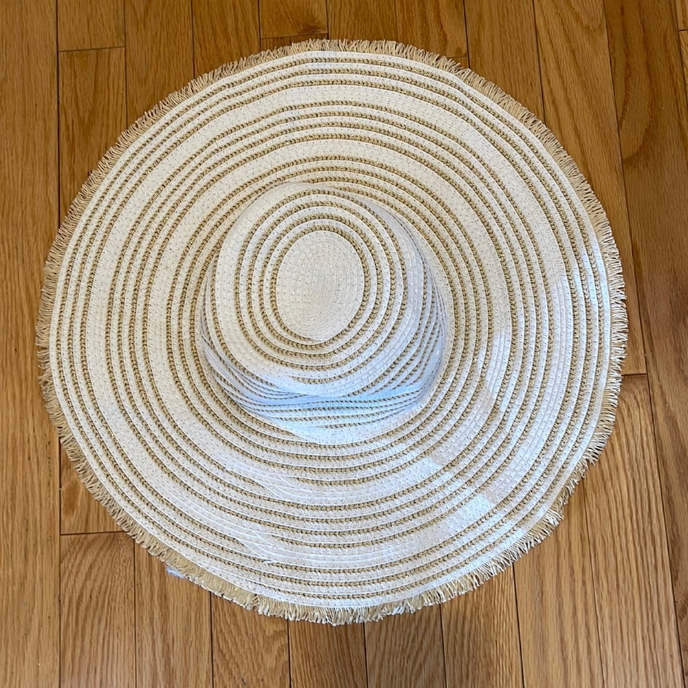 Floppy sun hat with gold accents